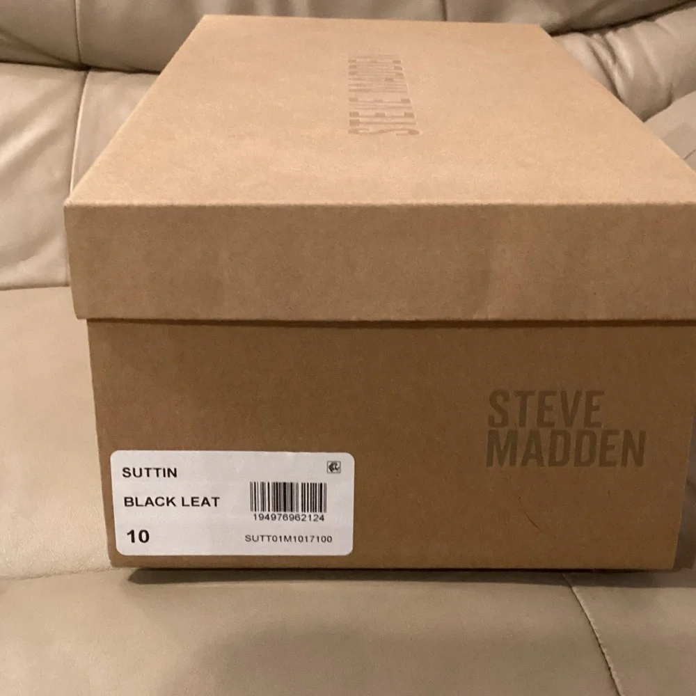 Steve Madden Black Gloss Leather Slip-On Penny Loafers